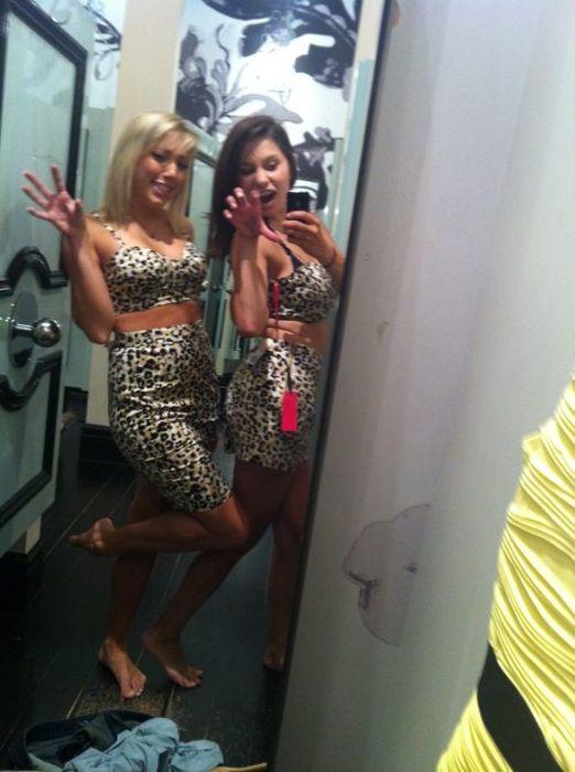 Девушки, которые фотографируют сами себя (40 фото)