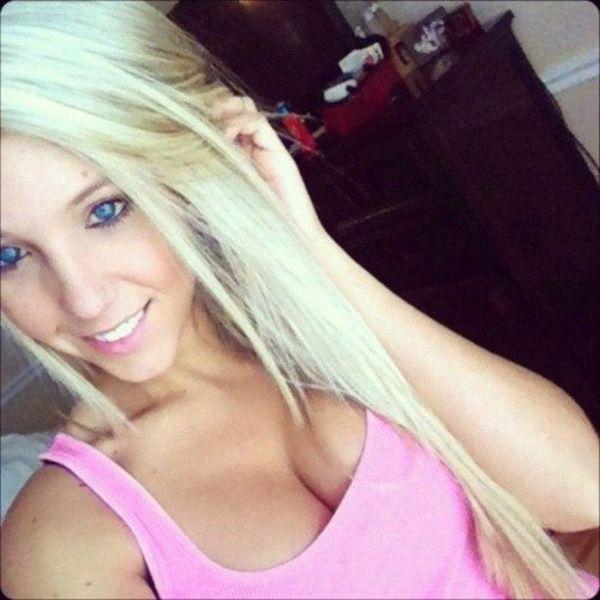 Девушки, которые фотографируют сами себя (40 фото)