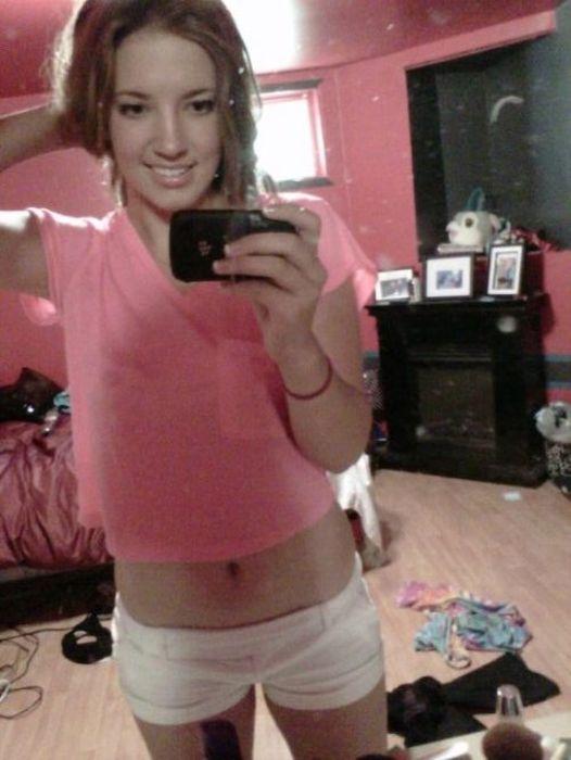 Девушки, которые фотографируют сами себя (40 фото)