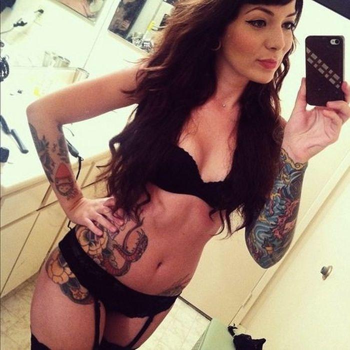 Девушки, которые фотографируют сами себя (40 фото)