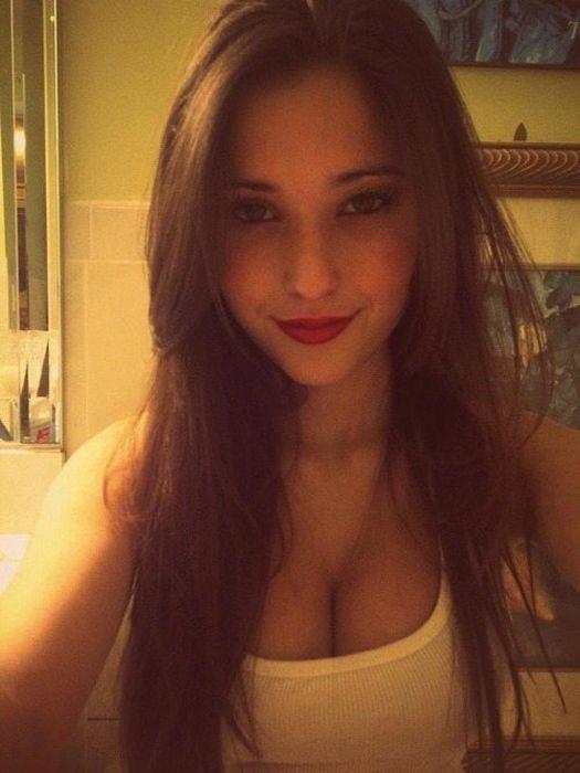 Девушки, которые фотографируют сами себя (40 фото)