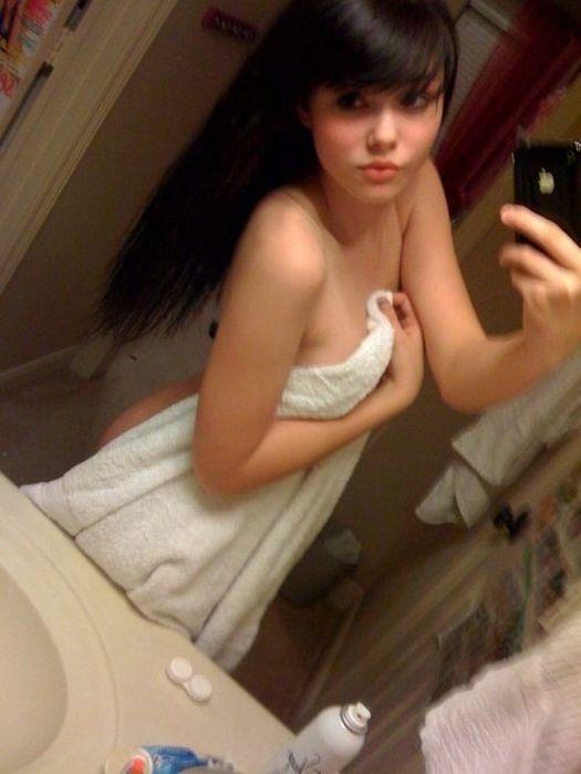 Девушки, которые фотографируют сами себя (40 фото)