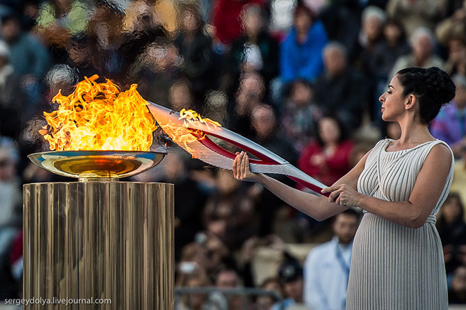 Путь Олимпийского огня из Греции в Москву