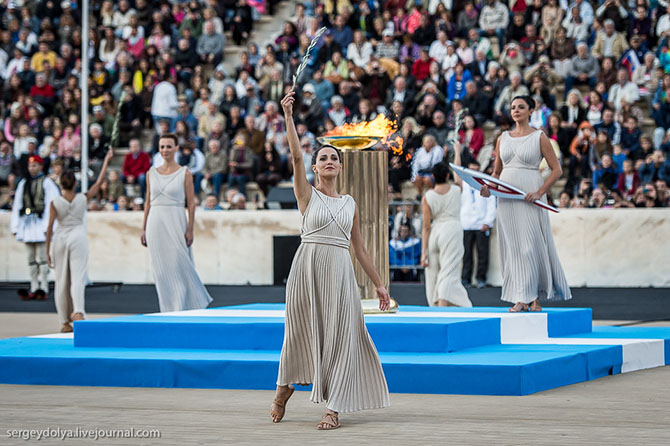 Путь Олимпийского огня из Греции в Москву Путь Олимпийского огня из Греции в Москву