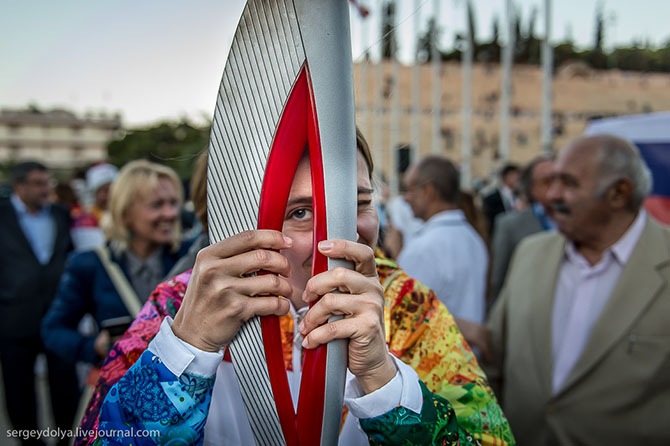 Путь Олимпийского огня из Греции в Москву Путь Олимпийского огня из Греции в Москву