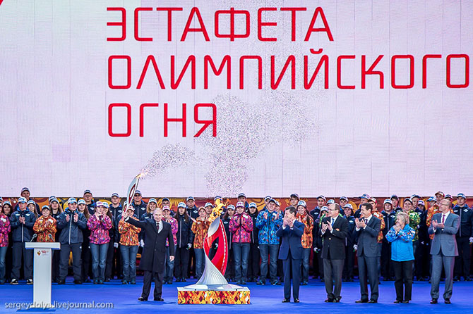 Путь Олимпийского огня из Греции в Москву Путь Олимпийского огня из Греции в Москву