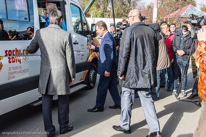 Путь Олимпийского огня из Греции в Москву Путь Олимпийского огня из Греции в Москву