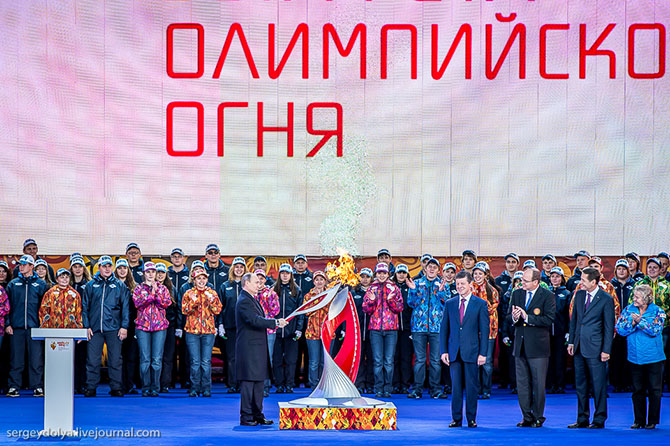 Путь Олимпийского огня из Греции в Москву Путь Олимпийского огня из Греции в Москву