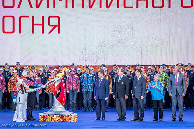 Путь Олимпийского огня из Греции в Москву Путь Олимпийского огня из Греции в Москву