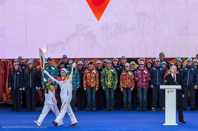 Путь Олимпийского огня из Греции в Москву Путь Олимпийского огня из Греции в Москву
