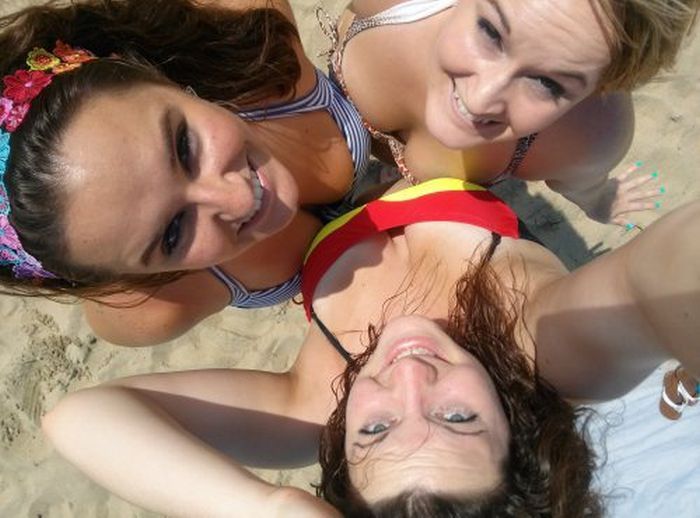 Девушки в бикини