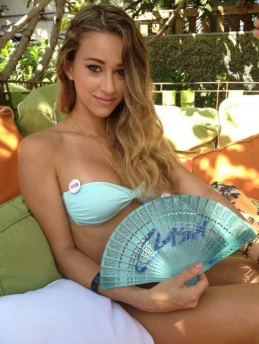 Девушки в бикини