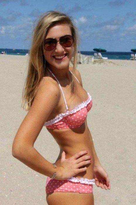 Девушки в бикини