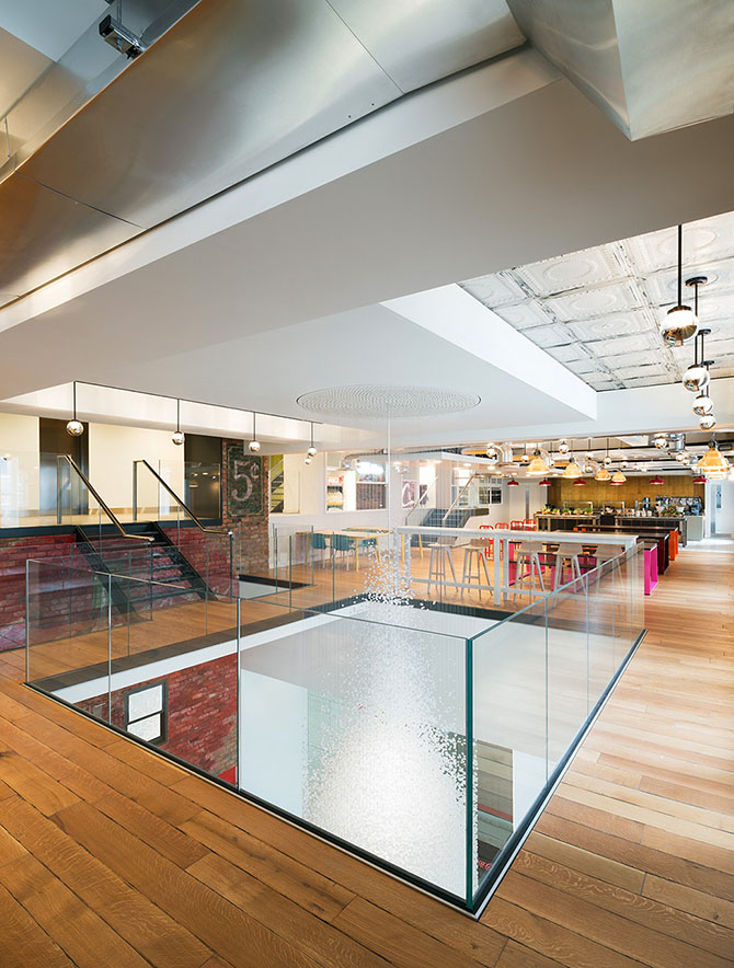 Жизнерадостный офис Coca-Cola в Лондоне (17 фото)