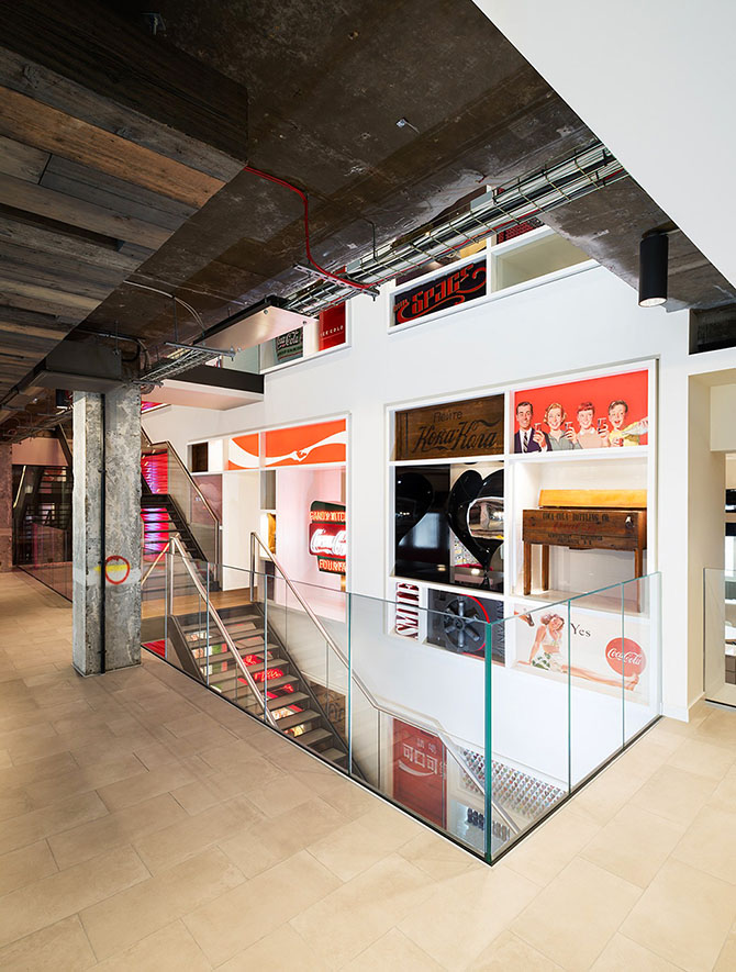 Жизнерадостный офис Coca-Cola в Лондоне (17 фото)