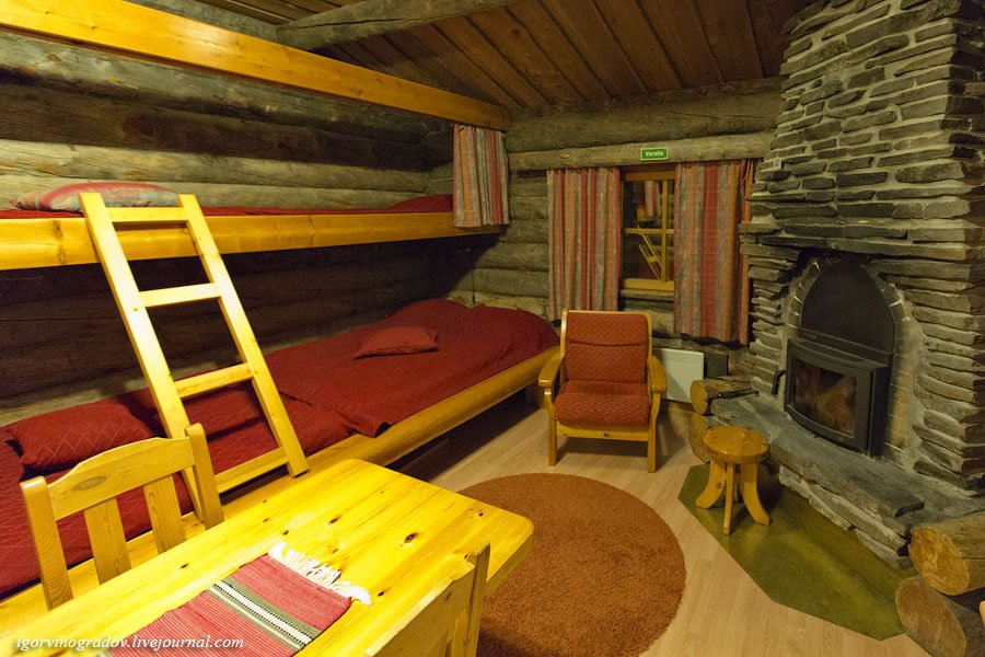 В поисках Санта Клауса у северных оленей и сибирских хаски.