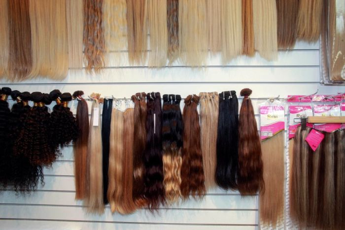 Откуда берутся парики и шиньоны