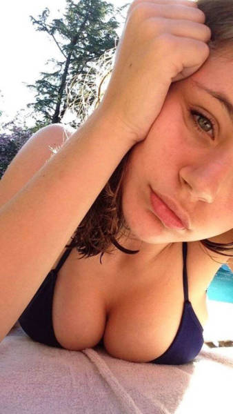 Милые девушки, от которых трудно отвести взгляд