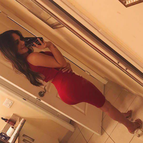 Девушки в обтягивающих платьях