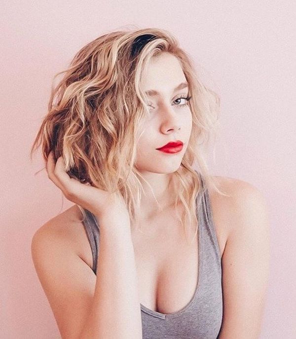 Девушки с красной помадой