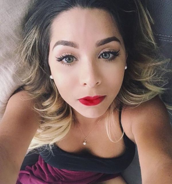 Девушки с красной помадой