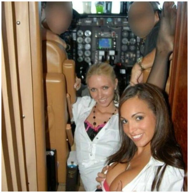 Прекрасные пассажирки и очаровательные стюардессы