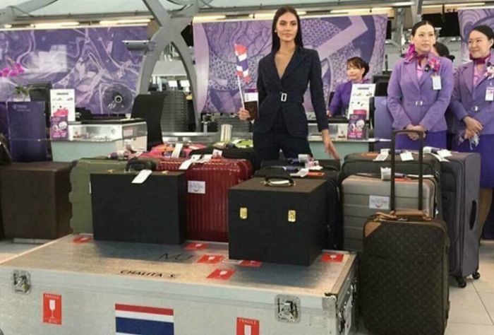 Прекрасные пассажирки и очаровательные стюардессы