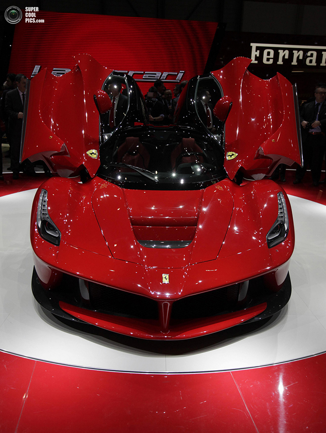 Ferrari LaFerrari – гибридный красный «жеребец»