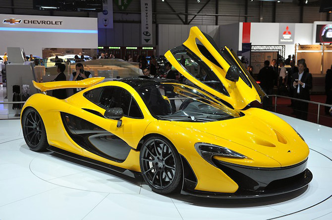 Суперкар McLaren P1 на Женевском автосалоне