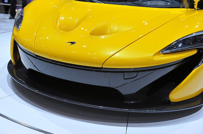 Суперкар McLaren P1 на Женевском автосалоне