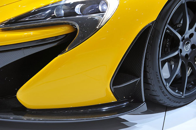 Суперкар McLaren P1 на Женевском автосалоне
