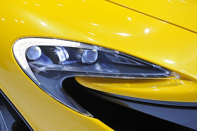 Суперкар McLaren P1 на Женевском автосалоне