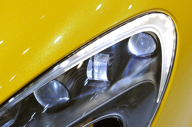 Суперкар McLaren P1 на Женевском автосалоне