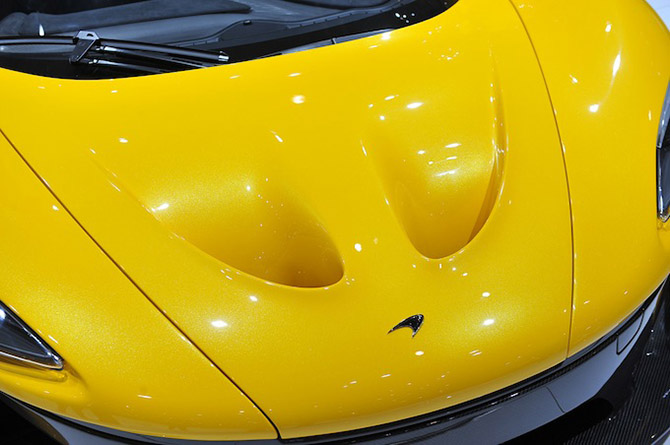 Суперкар McLaren P1 на Женевском автосалоне