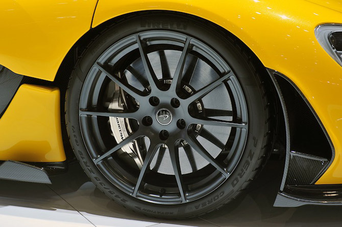 Суперкар McLaren P1 на Женевском автосалоне