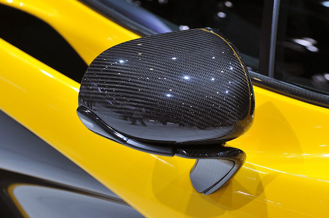 Суперкар McLaren P1 на Женевском автосалоне