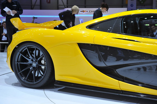 Суперкар McLaren P1 на Женевском автосалоне