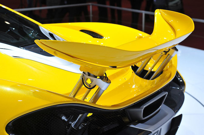 Суперкар McLaren P1 на Женевском автосалоне