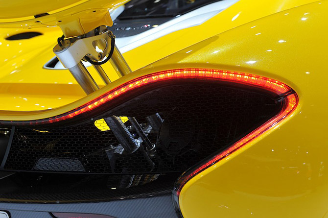 Суперкар McLaren P1 на Женевском автосалоне