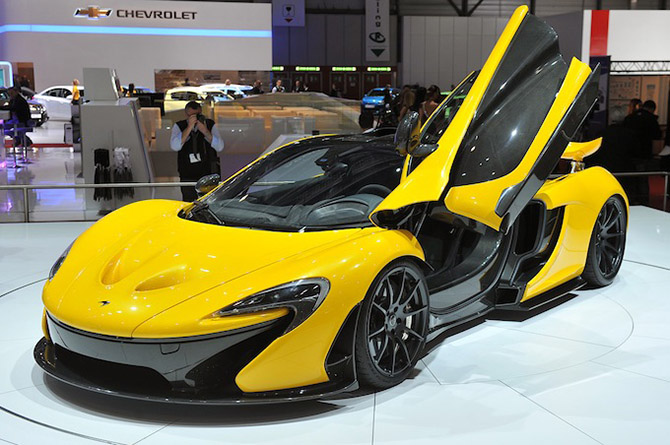 Суперкар McLaren P1 на Женевском автосалоне