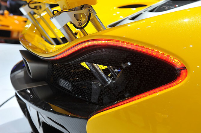 Суперкар McLaren P1 на Женевском автосалоне