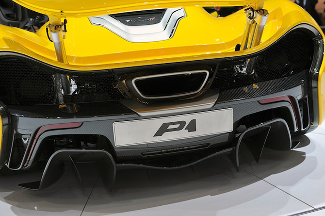 Суперкар McLaren P1 на Женевском автосалоне