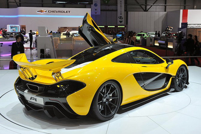 Суперкар McLaren P1 на Женевском автосалоне
