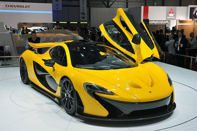 Суперкар McLaren P1 на Женевском автосалоне