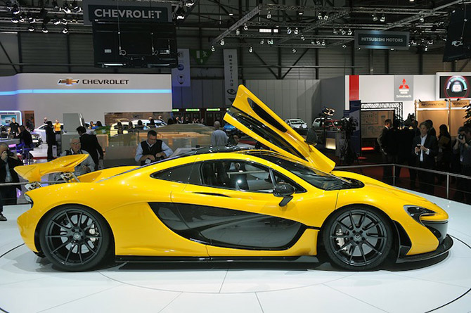 Суперкар McLaren P1 на Женевском автосалоне