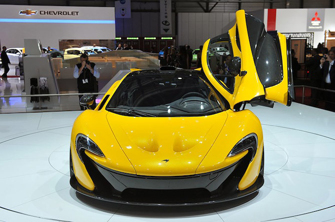 Суперкар McLaren P1 на Женевском автосалоне