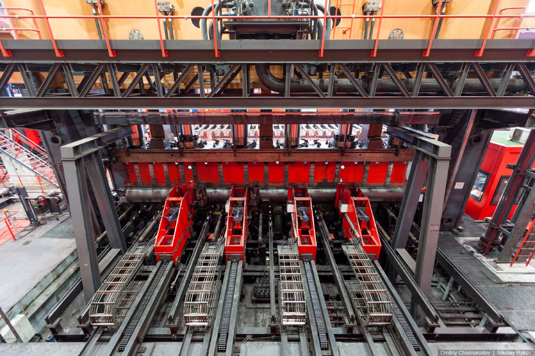 Высота 239. Трубоэлектросварочный цех Челябинского трубопрокатного завода