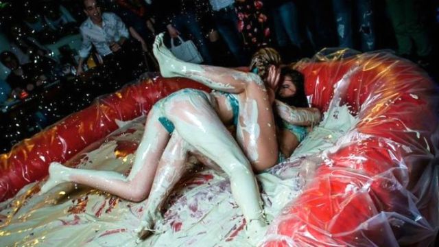 Забавные картинки с девушками