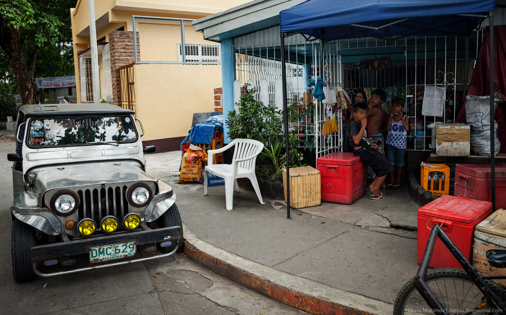 Жизнь на кладбище