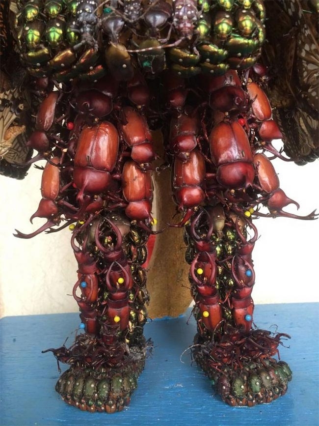 Невероятные японские статуи, сделанные из тысяч мёртвых жуков